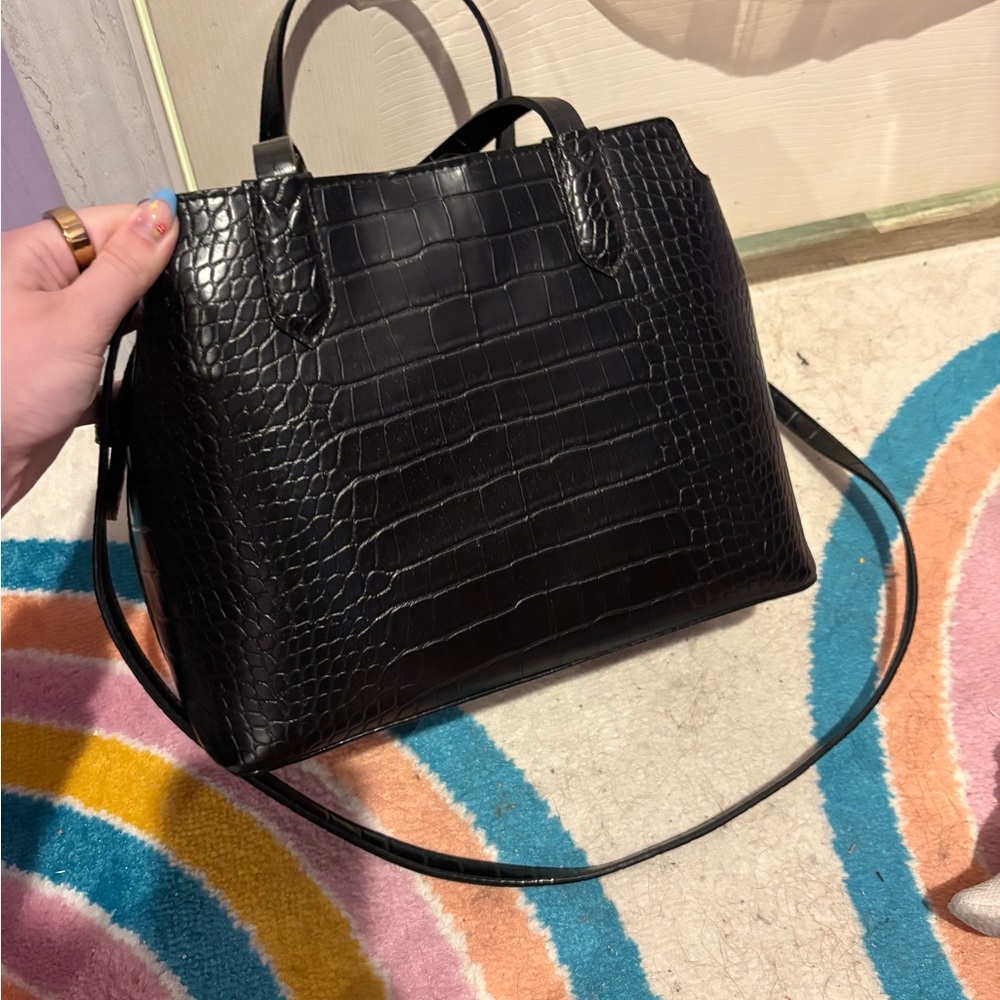 Elegant Black Crocodile-Embossed Women's Bag